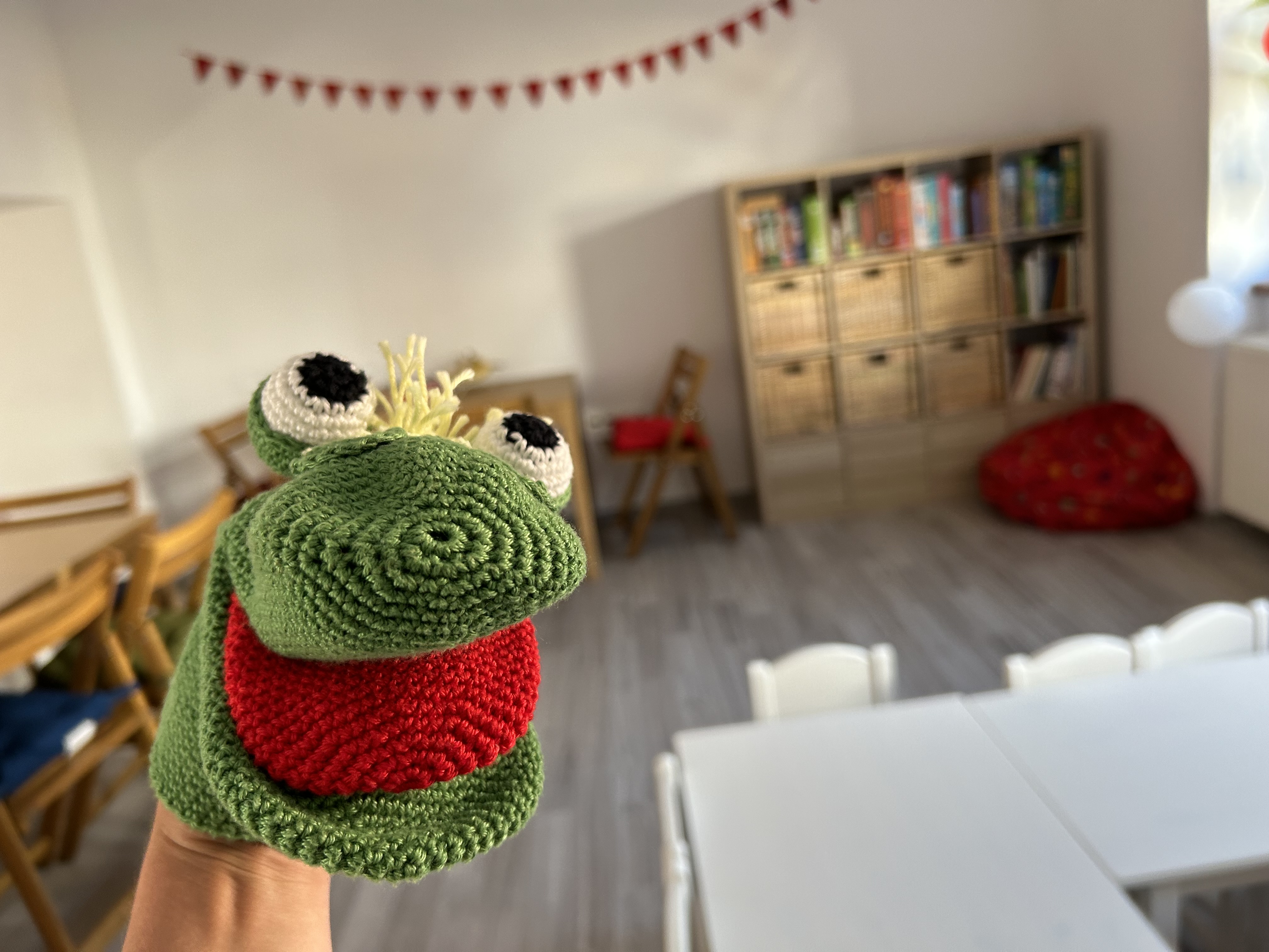 Gyerekek játék közben a Csalogány udvarán